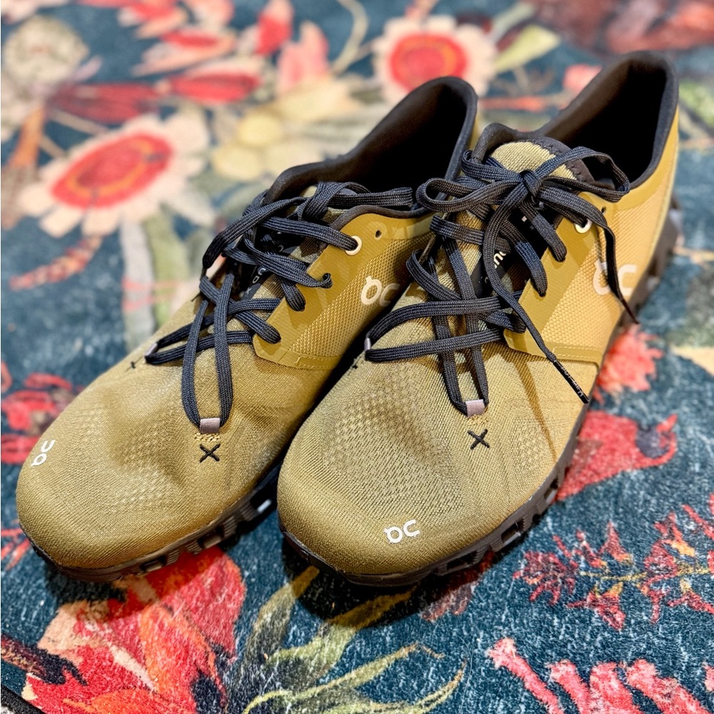 On Running Cloud X Shoes - Gold and Black - Picture 2 of 4